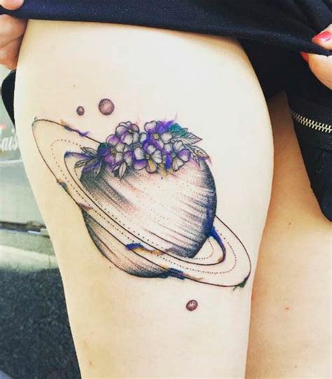 saturno tatto|61 Tatuajes de Saturno (Con el significado)